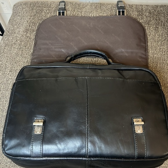 Samsonite Colombian Black Messenger Leather Flapover Bag - Picture 6 of 12